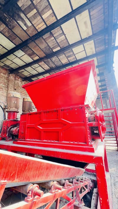 Heavy Duty Industrial Shredder Machine – Working Condition