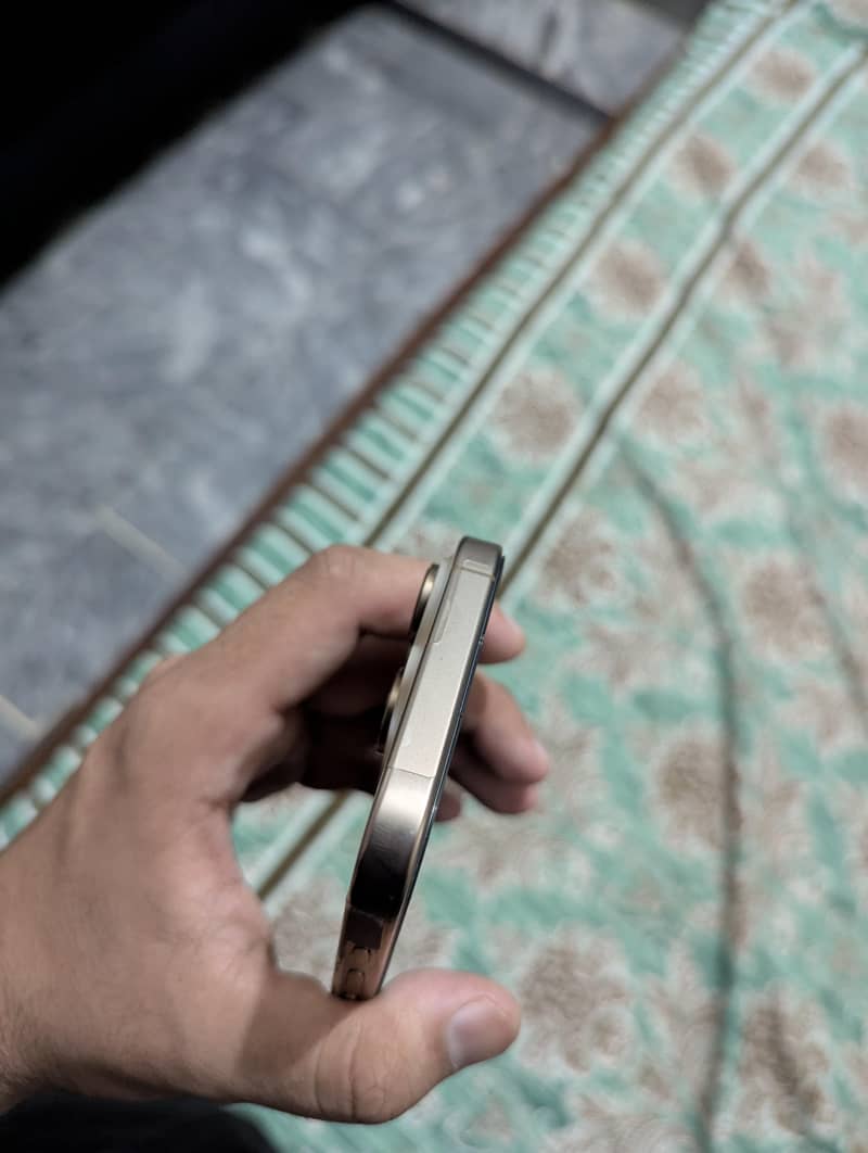 Iphone 16 Pro 5