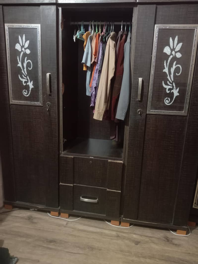 bed, dressing , almari 3