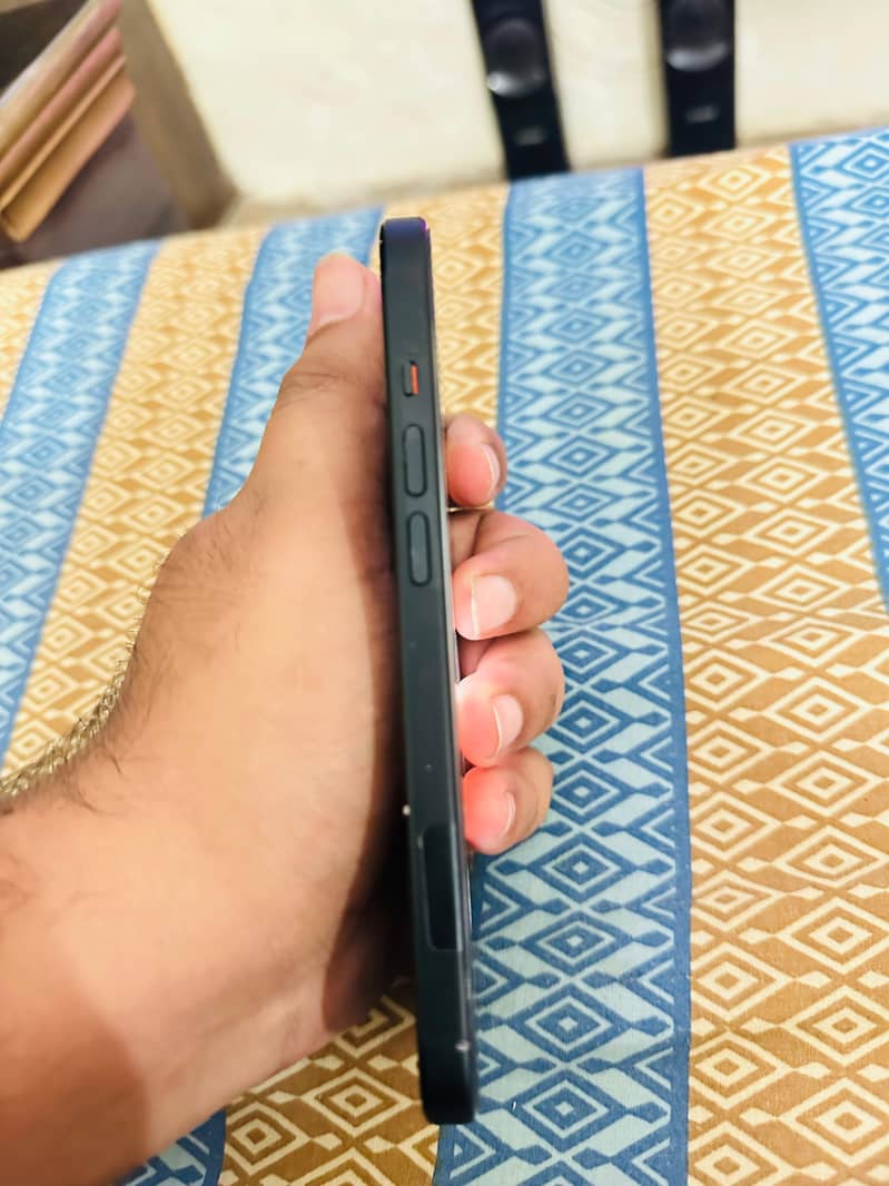 Apple iPhone 15 4