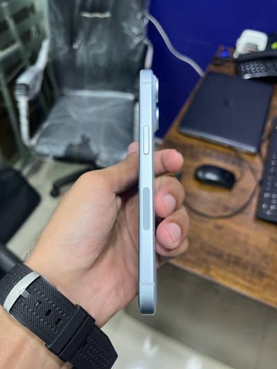 iPhone 15 jv battery 82 percent phone water pack he