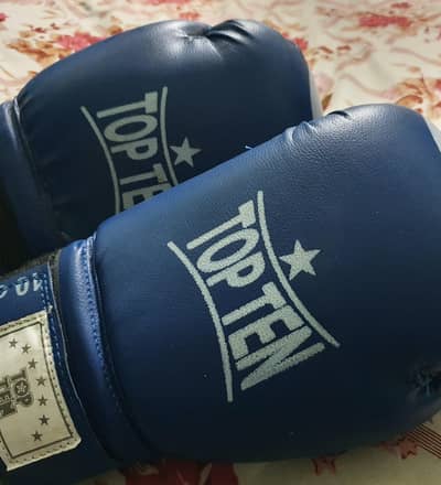 Boxing gloves
