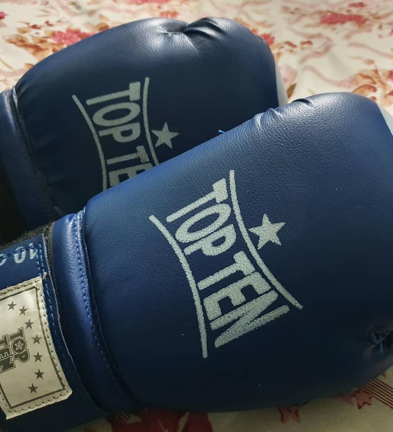 Boxing gloves 0
