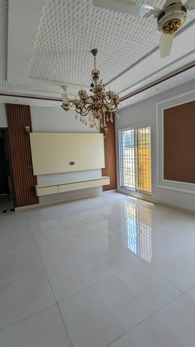 9 Marla Beautiful House For Sale Near Valencia Town
