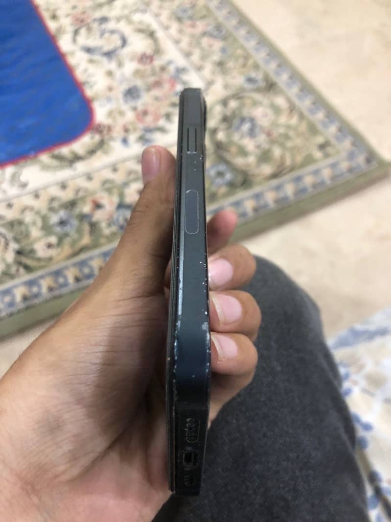 iPhone 13 4