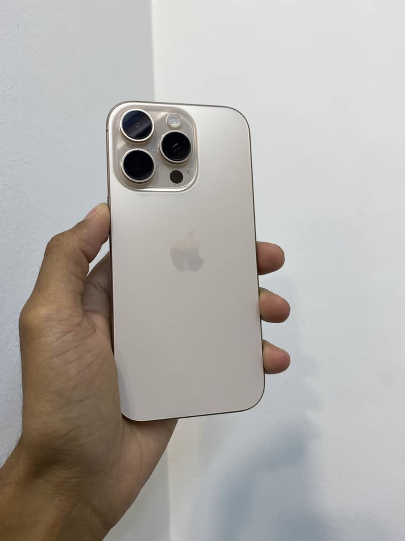 IPHONE 16 PRO 1