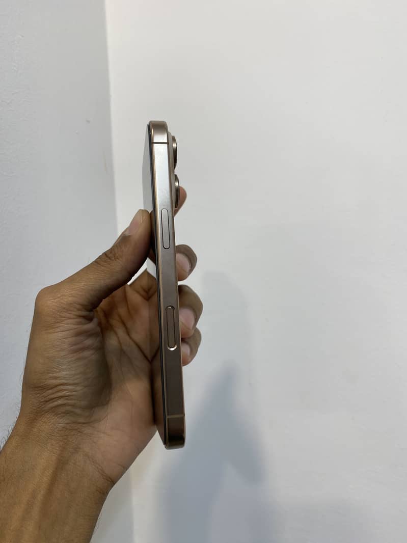 IPHONE 16 PRO 4