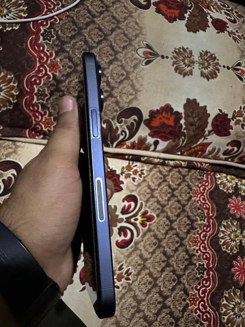 iPhone 15 pro max 2