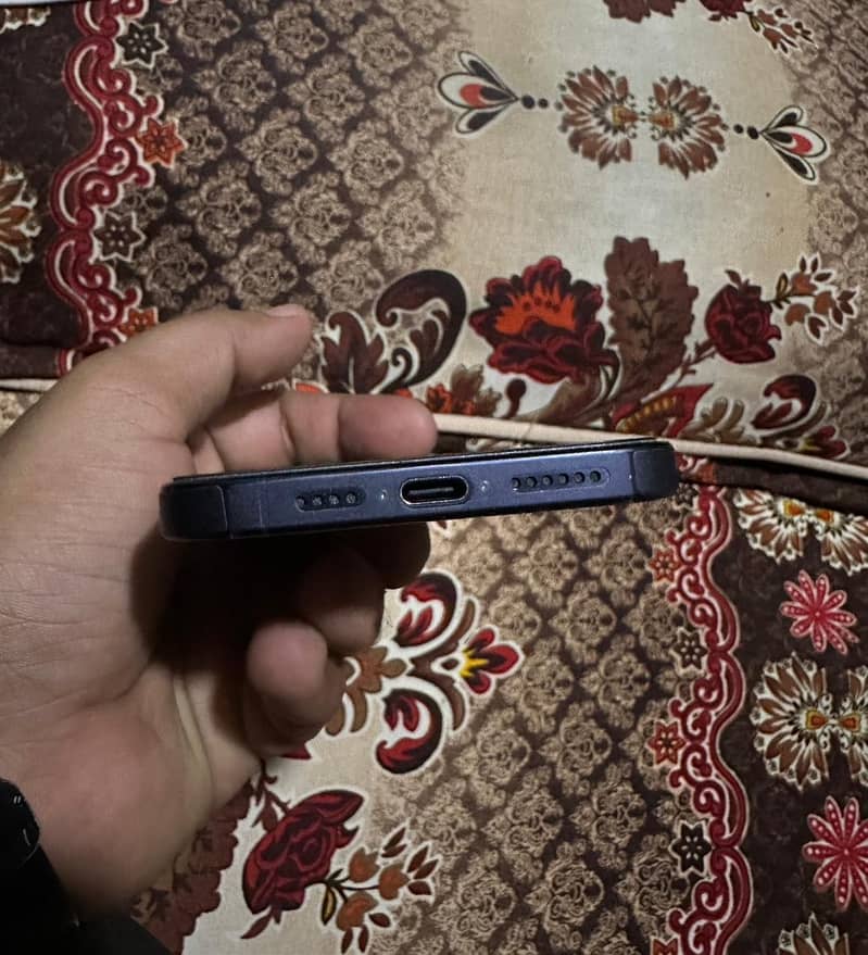iPhone 15 pro max 4