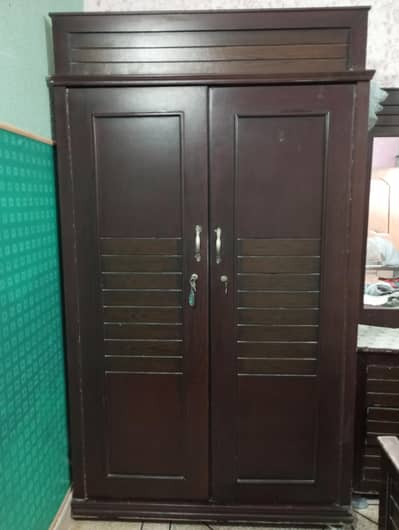 wooden almarih