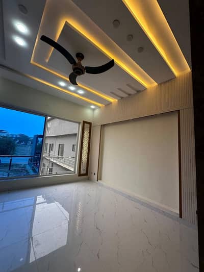 Golden Opportunity This Portion) Luxurious Spacious Designer Brand New Tile Flooring 3 Bedroom UPPER PORTION FOR RENT, + Point Servant Room Avlb & Water Boring This House Near To Islamabad Express Highway only2 Mint Dist