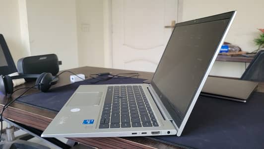 Hp elitebook 8/256ssd i5 11th gen
