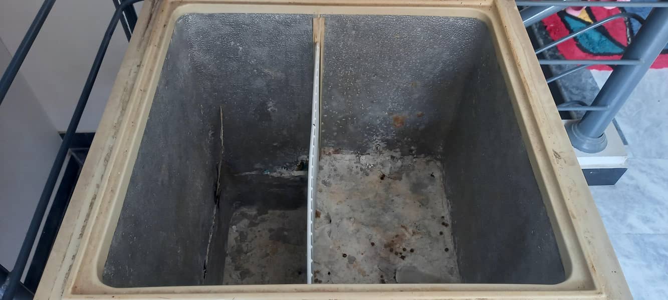 single door deep freezer (without compressor) 4