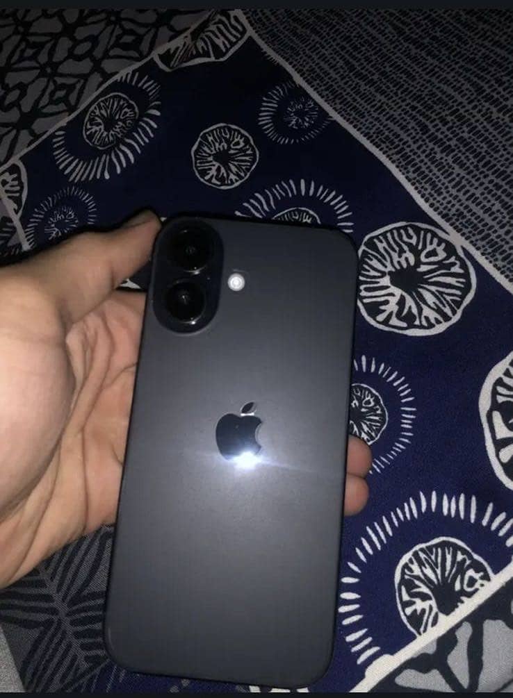iPhone 16 0