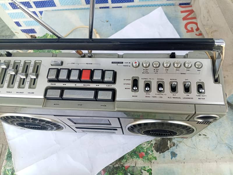 Radio taperecorder  sharp 8