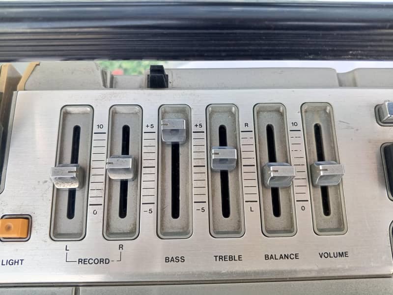 Radio taperecorder  sharp 11