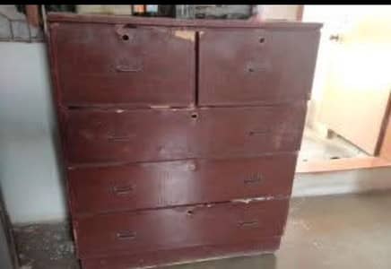 پرانا بڑے سائز کی لکڑی   کی دراز مقام ماڈل کالونی ملیر ۔