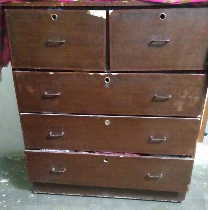 پرانا بڑے سائز کی لکڑی   کی دراز مقام ماڈل کالونی ملیر ۔ 1