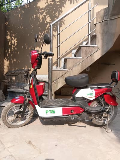 PGE Electric scooter in good condition and batteries.