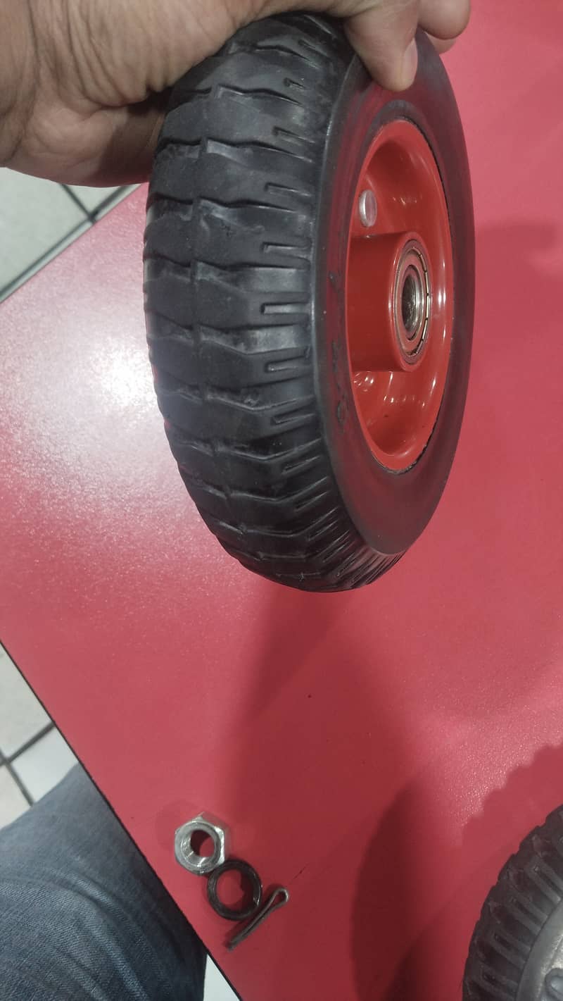 Practice Tyre + Tyre Frame 1