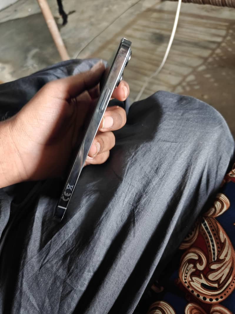 iphone 13 pro max 4