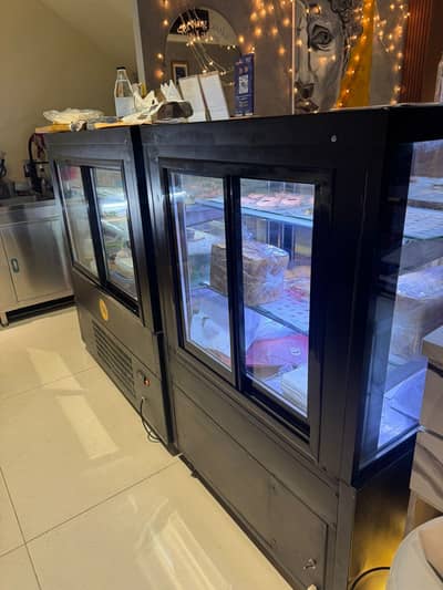 Chiller  and display counter