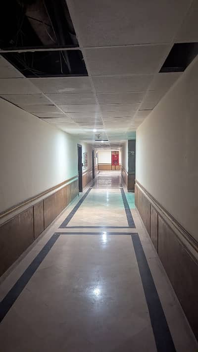 PREMIER 2000 SQUARE FEET OFFICE FOR RENT Siddique Trade Center, Gulberg Main Boulevard Ideal Corporate Hub
