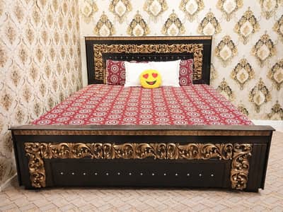 Elegant Wooden Bed Set for Sale – Excellent Condition