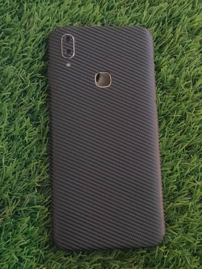 Vivo V11i 4/128 PTA approved Box Nahi hai charger hai