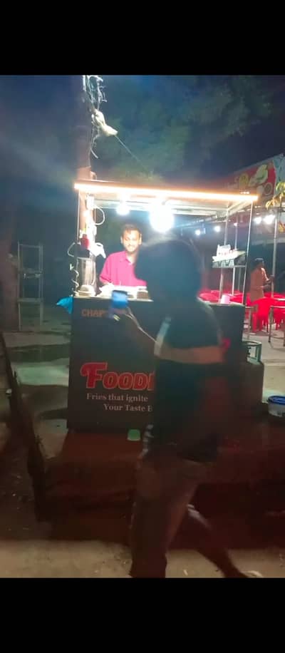 Foodies fries stall ke liye larka chahiye jis ko experience ho