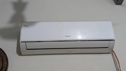 GREE AC 10/10 CONDITION