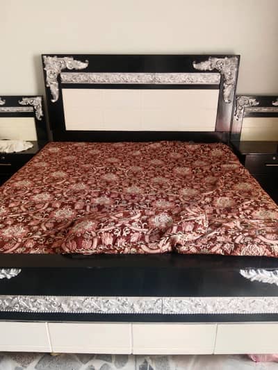 master bed for sale black and white colour
