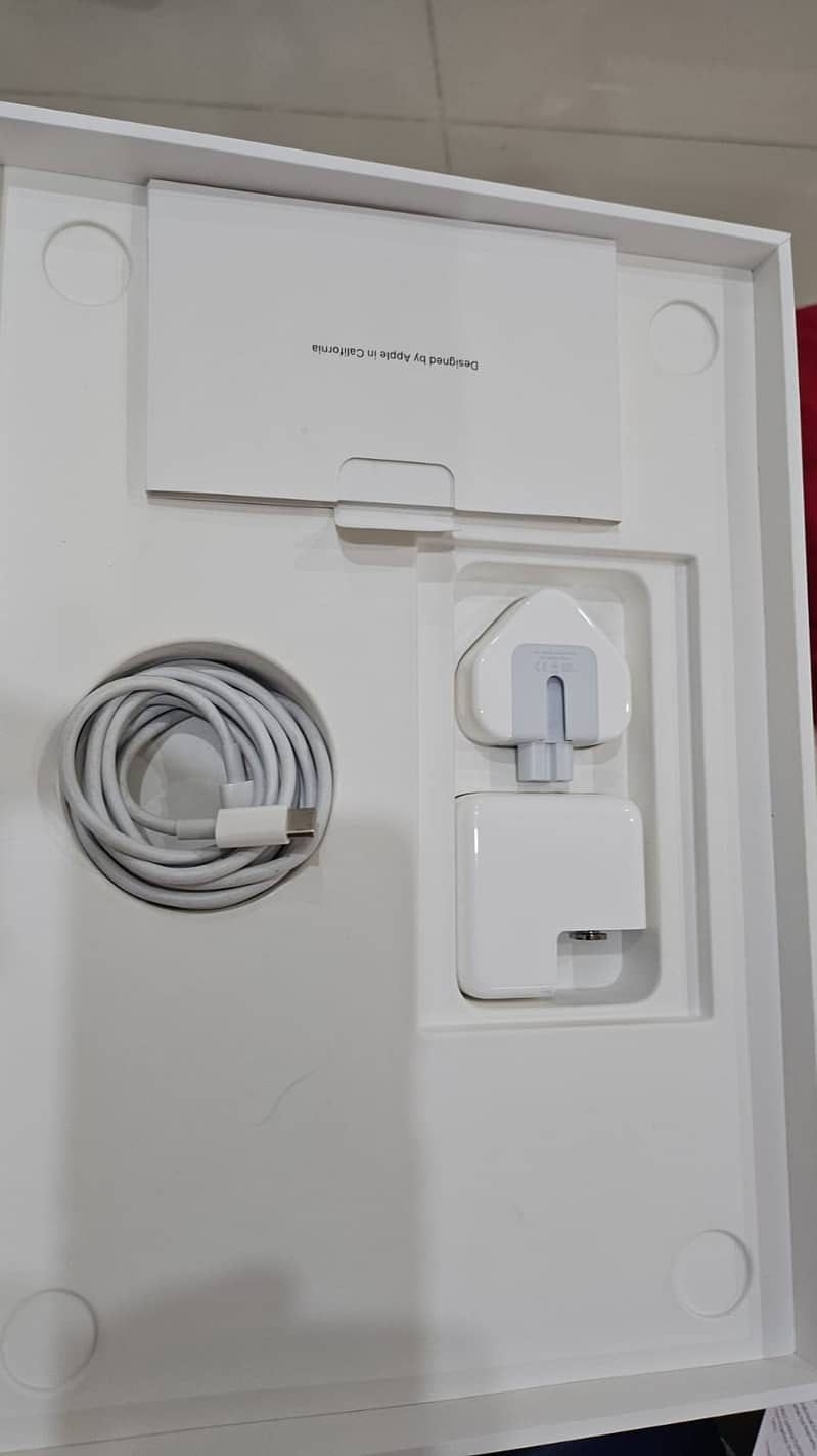 Macbook Air M1 (middle eastern version) 1
