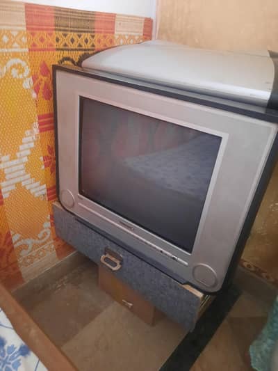 Television with wofers