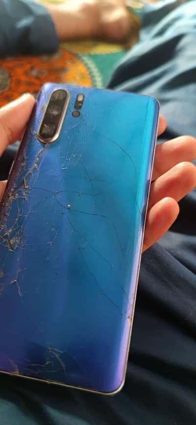 HUAWEI P30 pro screen me shade hn or back crack hn non pta