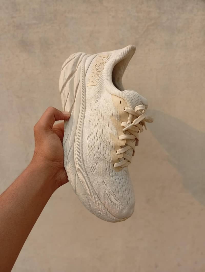 Hoka . 0