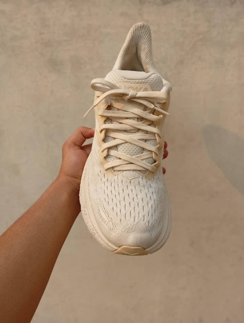 Hoka . 1
