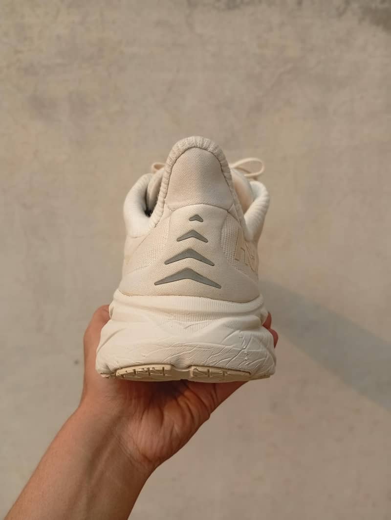 Hoka . 2