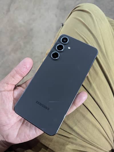 Samsung Mobile S24 fE