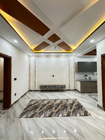 6 MARLA BRAND NEW HOUSE FACING PARK 2.5 STOREY FOR SALE EDEN BOULEVARD COLLEGE ROAD LAHORE