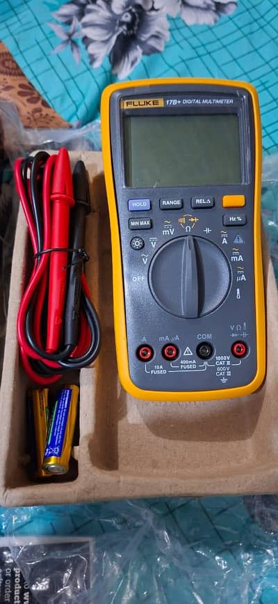 600v cat lol digital Multimeter with temperature and frequency. . 17B+