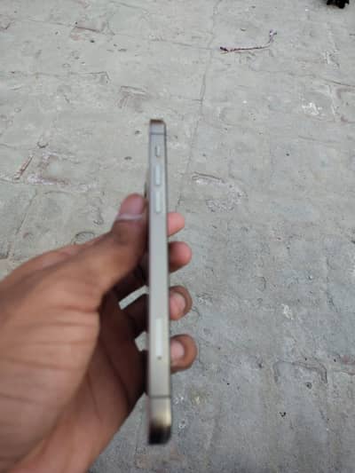I phone 12 pro he 4 month sim chaly gey