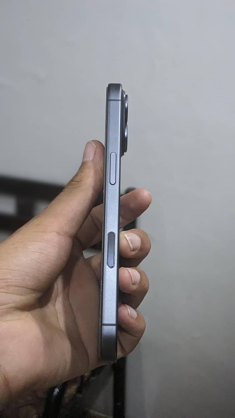 IPHONE 17 3