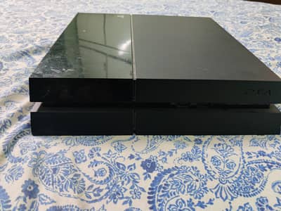 PlayStation 4 fat with 4 games
