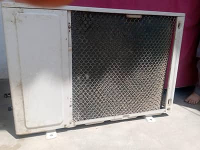 Kenwood used ac 1.5 tons  good condition excellent cooling  no fault