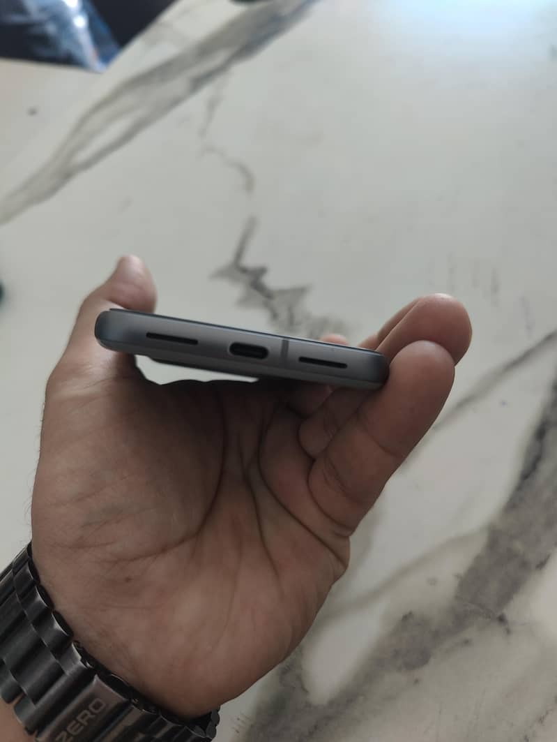 Google pixel 8 4