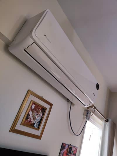 Dawlance 1.5 Ton Inverter Split AC - White