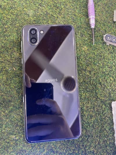 Aquos R2