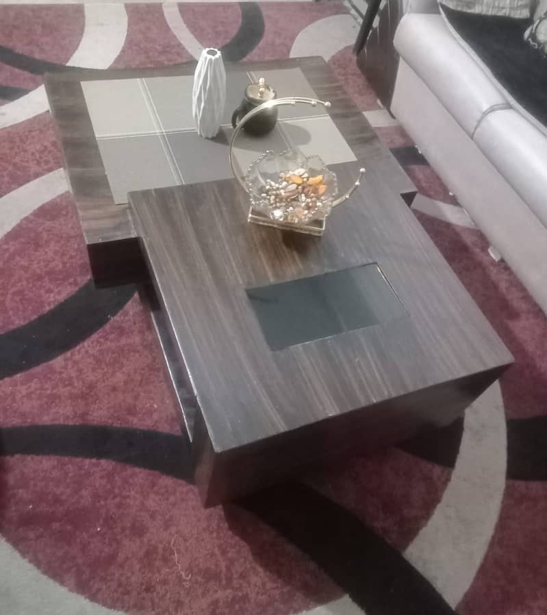 Modern Centre Table. Stylish Design. 1