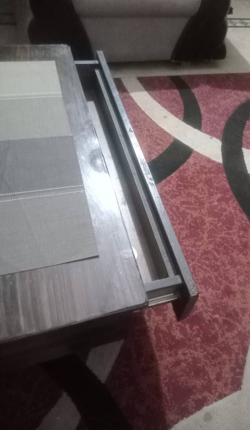Modern Centre Table. Stylish Design. 4